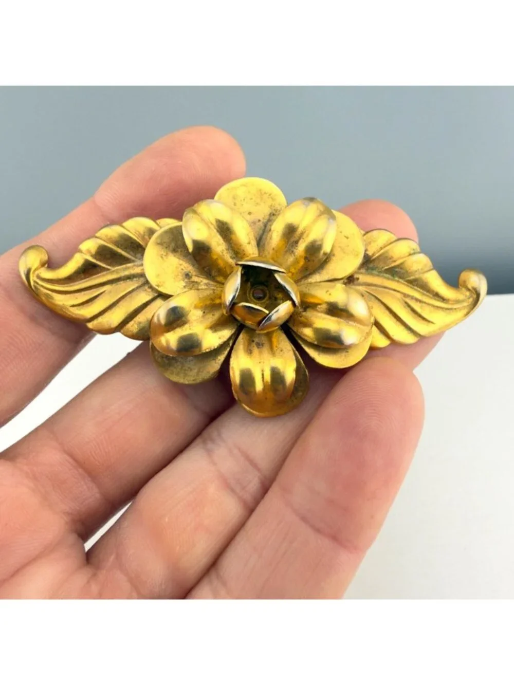 Vintage Art Deco Floral Brooch Gold Tone Leaf Design 3